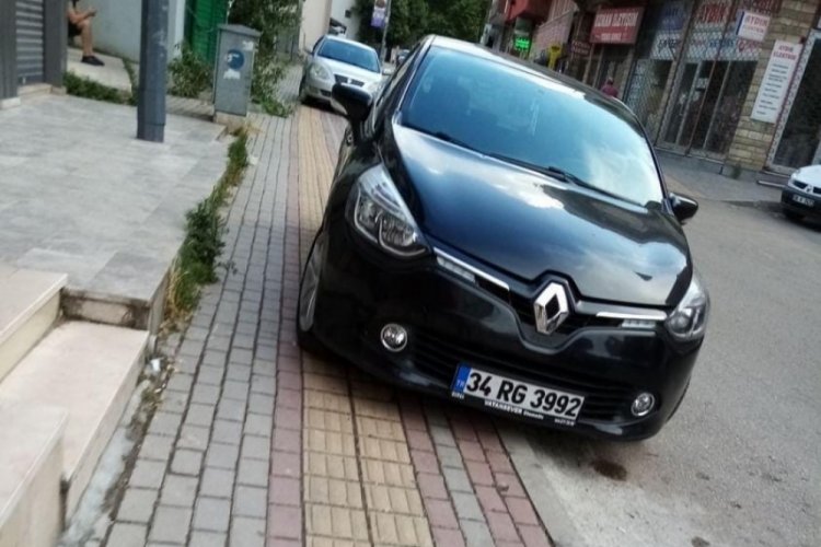 Bursa'da kaldırımlar yaya yolu olmaktan &ccedil;ıktı