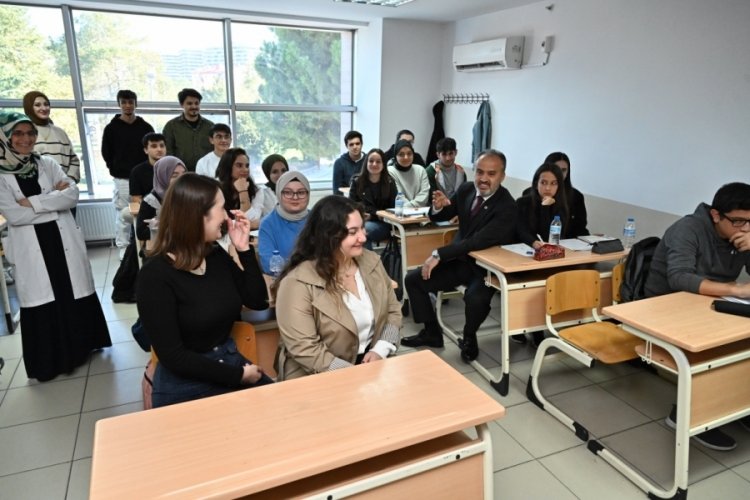 &Uuml;niversite yolundaki gen&ccedil;lere Bursa B&uuml;y&uuml;kşehirden destek