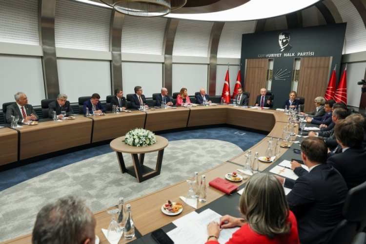Kılı&ccedil;daroğlu, CHP'li milletvekilleri ile g&ouml;r&uuml;şt&uuml;