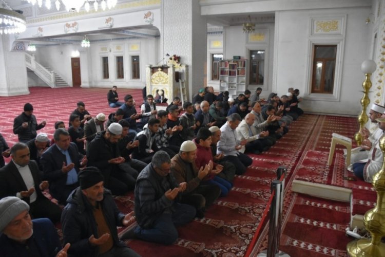 Hakkari'de Filistin i&ccedil;in eller semaya kalktı