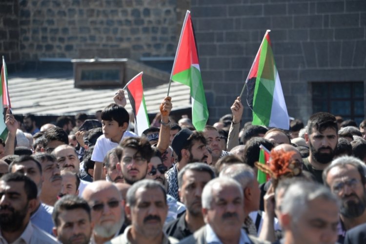 Diyarbakır'da İsrail protestosu: Sur K&uuml;lt&uuml;r Yolu Festivali'nin iptalini istediler