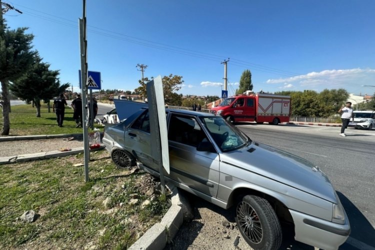 Burdur'da iki otomobil karıştığı kazada 1 kişi yaralandı
