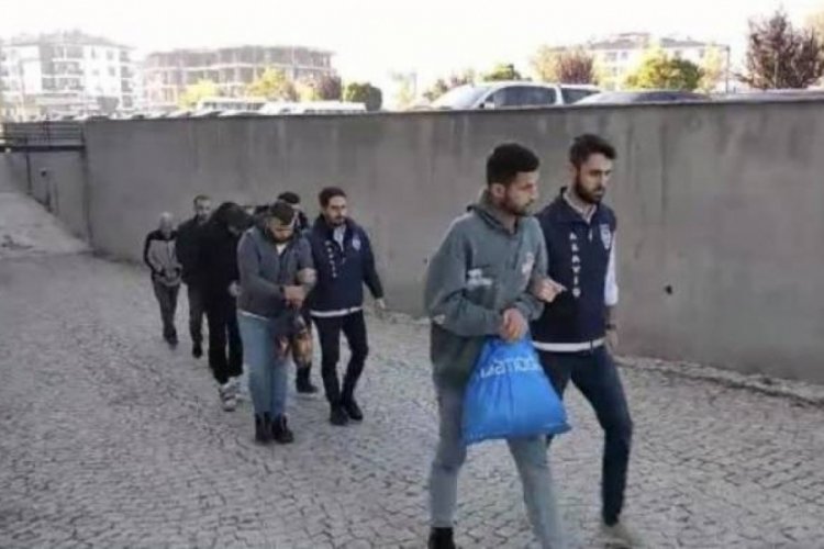K&uuml;tahya'da &ouml;l&uuml; bulunmuştu! Arkadaşları tarafından d&ouml;v&uuml;lerek &ouml;ld&uuml;r&uuml;lmu&uuml;ş