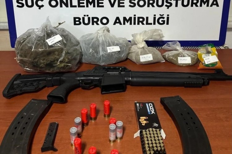 Kocaeli'de ş&uuml;phelinin evine yapılan baskında uyuşturucu ele ge&ccedil;irildi