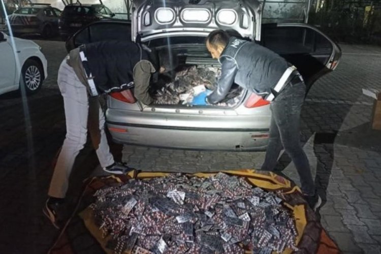 Manisa'da bir ara&ccedil;ta 110 bin 600 adet sentetik ecza hap ele ge&ccedil;irildi!