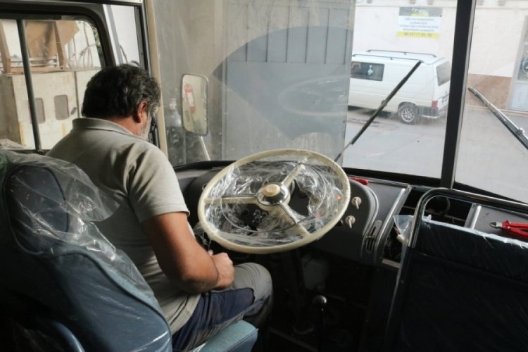 Bursa'da hurdada &ccedil;&uuml;r&uuml;yen otob&uuml;slere ikinci bahar yaşatıyorlar