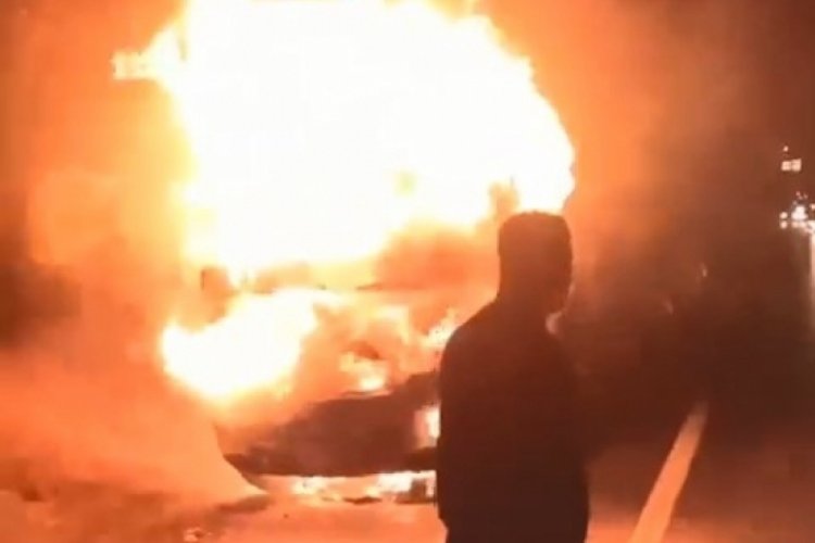 Bursa'da seyir halindeki kamyonet alev topuna d&ouml;nd&uuml;