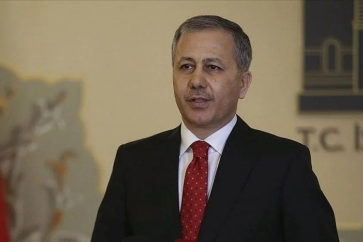 Bakan Yerlikaya duyurdu: 2 kişi sınır &ouml;tesine ka&ccedil;arken yakalandı