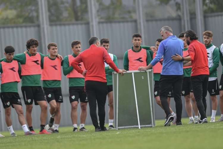 Bursaspor &ccedil;ift idmanla g&uuml;n&uuml; tamamladı