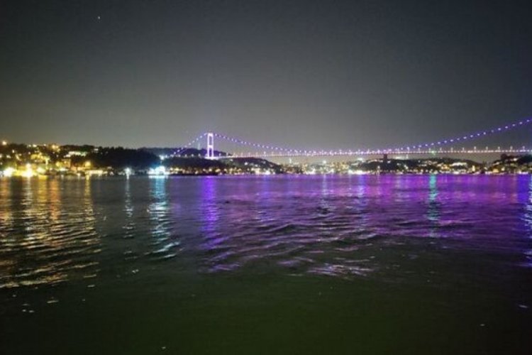 İstanbul Boğazı'ndaki trafik &ccedil;ift y&ouml;nl&uuml; askıya alındı
