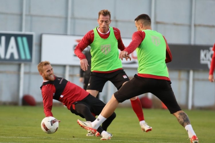 Sivasspor, Kasımpaşa ma&ccedil;ı i&ccedil;in hazırlıklarını s&uuml;rd&uuml;rd&uuml;