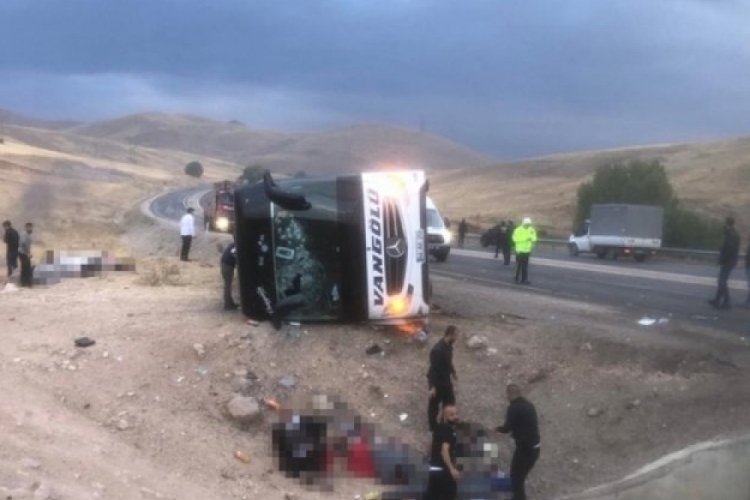 Sivas'ta 7 kişinin &ouml;ld&uuml;ğ&uuml; otob&uuml;s kazasıyla ilgili savcılık soruşturması başlatıldı