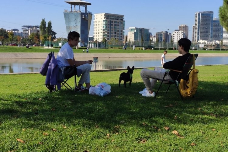 G&uuml;zel hava Bursalıları dışarıya d&ouml;kt&uuml;&nbsp;