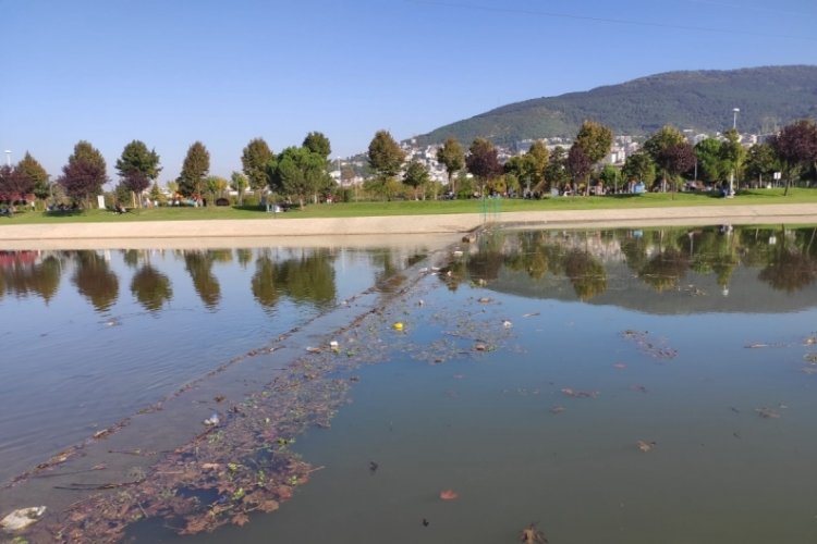 H&uuml;davendigar Kent Parkı'ndaki pislik dikkat&nbsp;&ccedil;ekiyor
