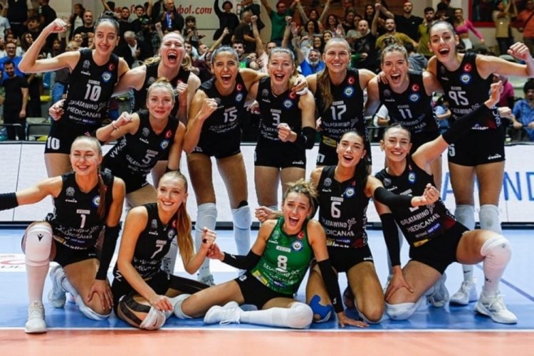 Nil&uuml;fer Belediyespor, sahasında Galatasaray Daikin'i 3-2 yendi