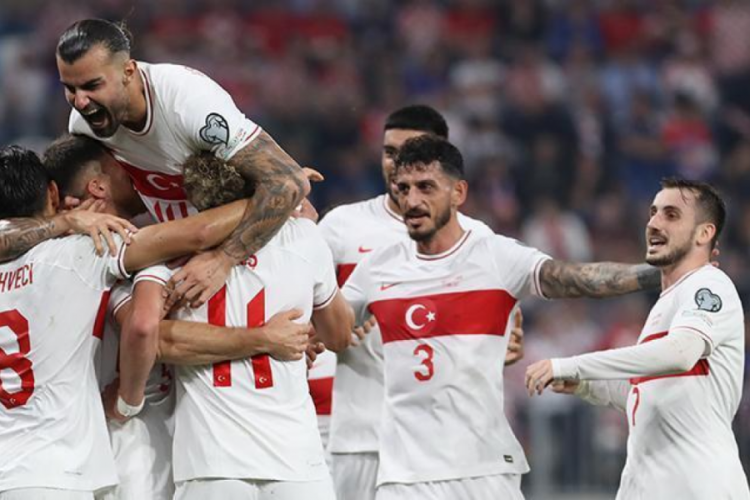 A Milli Futbol Takımı, Letonya karşısında &ccedil;ıkıyor