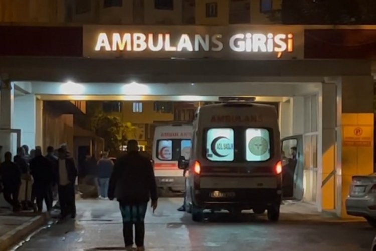 Muş'ta 2 kişi d&uuml;ğ&uuml;nde havaya a&ccedil;ılan maganda kurşunuyla yaraladı
