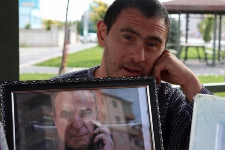 Down sendromlu Ali, 'Rıza Baba'nın fotoğrafını yanından ayırmıyor