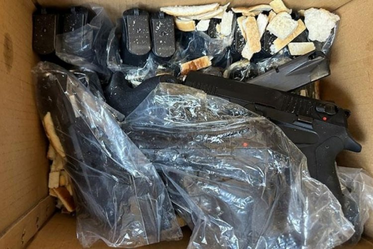 Adana'da baskında evinden cephane &ccedil;ıktı! "Birisi, bu silahları damımıza gizlemiş"