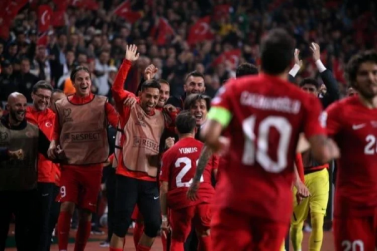 Ay-Yıldızlılar, Montella ile ilkleri başardı!