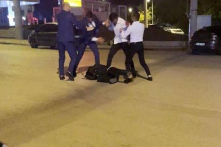 Bolu'da d&uuml;ğ&uuml;n salonunun &ouml;n&uuml;nde kavga!