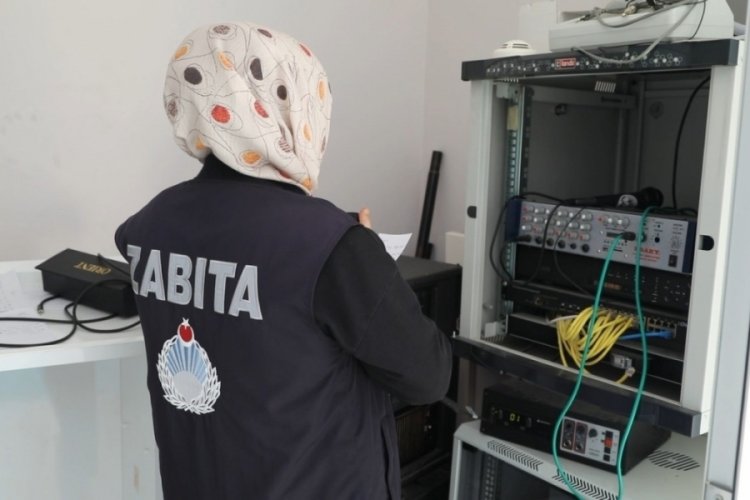 Fabrikalar eleman bulamıyor, belediye anonsla iş&ccedil;i arıyor