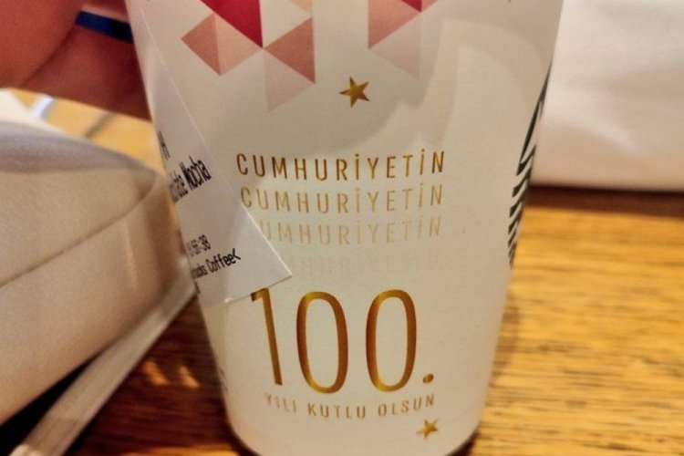 Starbucks'tan Cumhuriyetin 100. yılına &ouml;zel bardak