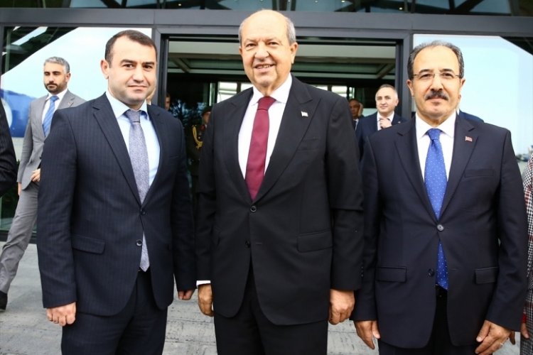 Ersin Tatar, Bak&uuml;'de Uluslararası T&uuml;rk K&uuml;lt&uuml;r ve Miras Vakfını ziyaret etti