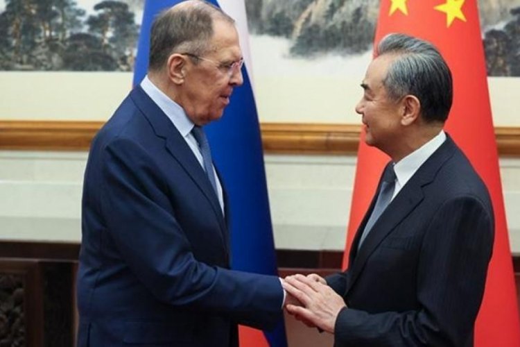 Rusya Dışişleri Bakanı Lavrov &Ccedil;inli mevkidaşı Wang Yi ile temaslarda bulundu