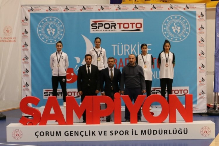 &Ccedil;orum'da d&uuml;zenlenen 15 Yaş Altı T&uuml;rkiye Badminton Şampiyonası sona erdi