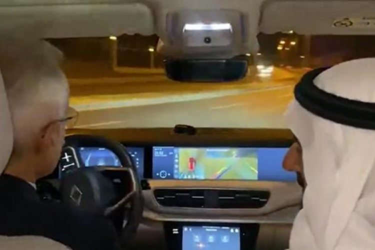 Bakan Uraloğlu, Suudi Arabistan Hac ve Umre Bakanı Tevfik er-Rabia'ı TOGG ile karşıladı