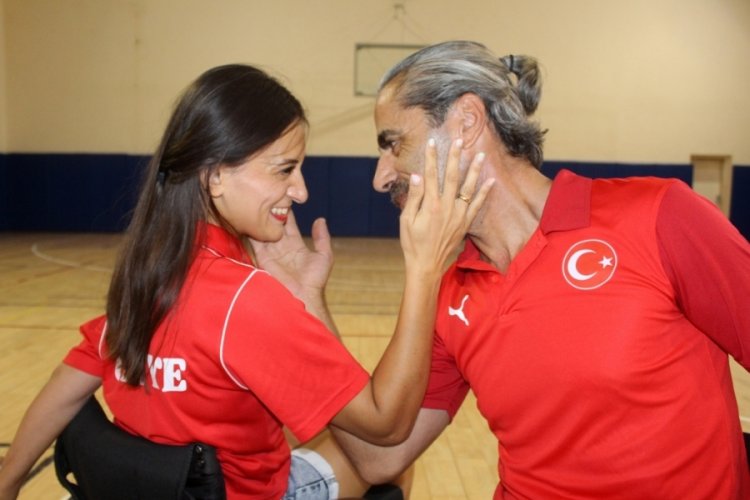 Engelli dans&ccedil;ı &ccedil;ift, uluslararası arenada T&uuml;rkiye'yi gururlandırıyor