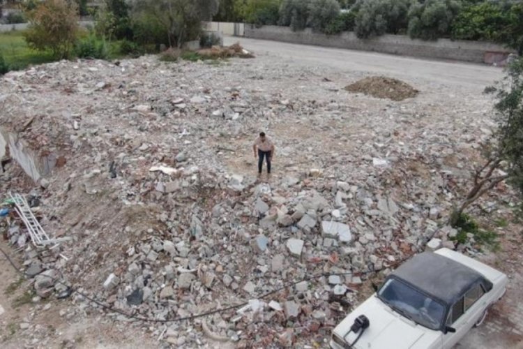 Hatay'da yeni yuvasını yaptırmak isteyen depremzedeye 400 bin TL'lik moloz engeli