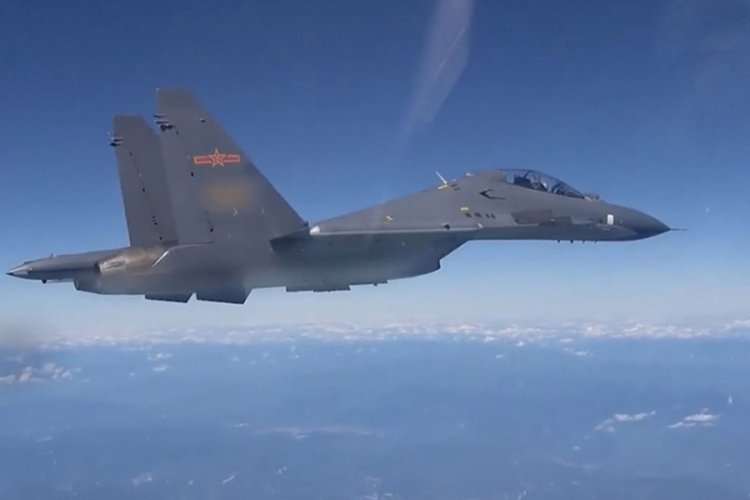 &Ccedil;in savaş u&ccedil;akları, Kanada'nın keşif u&ccedil;uşlarına  m&uuml;dahale etti