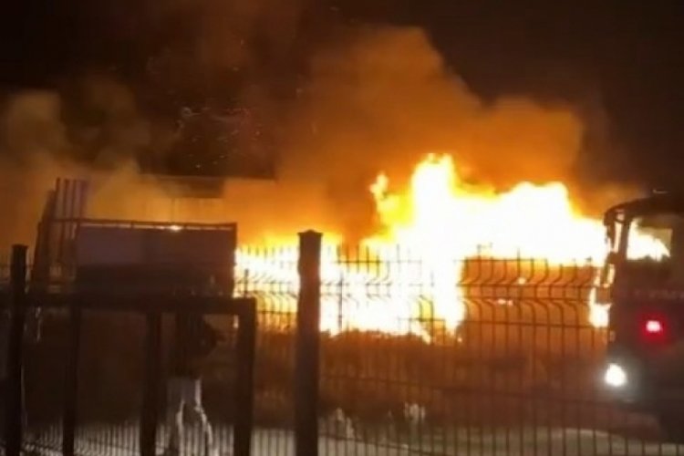 Bursa'da geri d&ouml;n&uuml;ş&uuml;m tesisi alevlere teslim oldu!