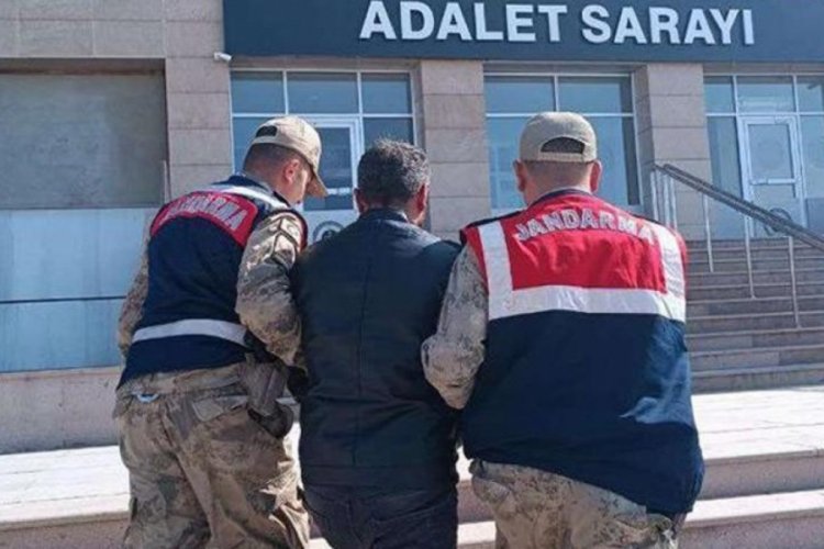 Van'da 42 ka&ccedil;ak g&ouml;&ccedil;men ile 1 organizat&ouml;r yakalandı