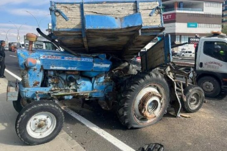 Ankara'da trakt&ouml;r ile kamyonet &ccedil;arpıştı!