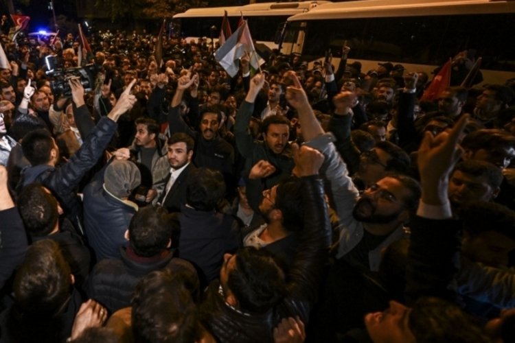 İsrail'in saldırısı Ankara B&uuml;y&uuml;kel&ccedil;iliği &ouml;n&uuml;nde protesto edildi