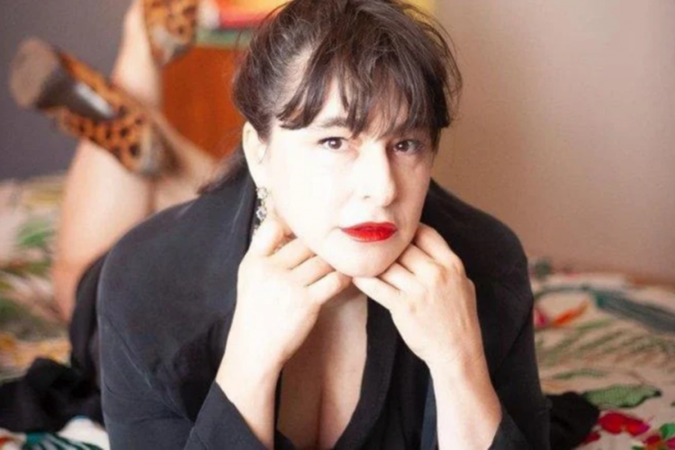 Esra Dermancıoğlu ge&ccedil;mişe g&ouml;t&uuml;rd&uuml;!