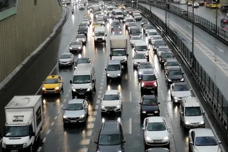 İstanbul'da trafik yoğunluğu yaşanıyor