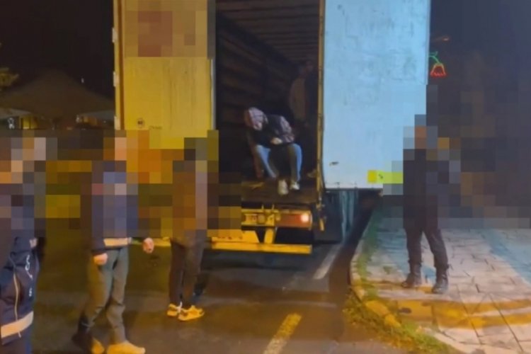 Ağrı'da Afgan uyruklu 80 d&uuml;zensiz g&ouml;&ccedil;men yakalandı
