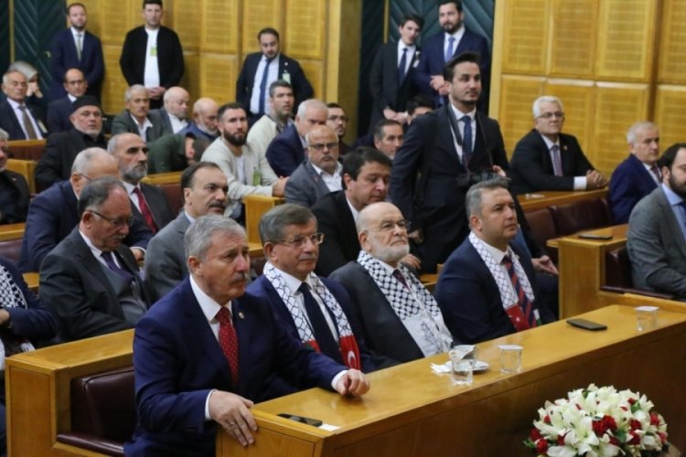 Davutoğlu TBMM'de Bursa İl teşkilat &uuml;yeleriyle bir araya geldi