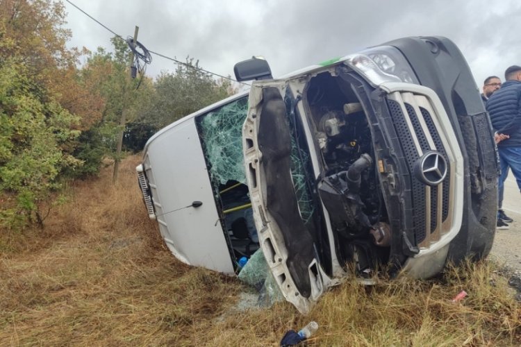 Tekirdağ'da minib&uuml;s devrildi! 14 kişi yaralandı