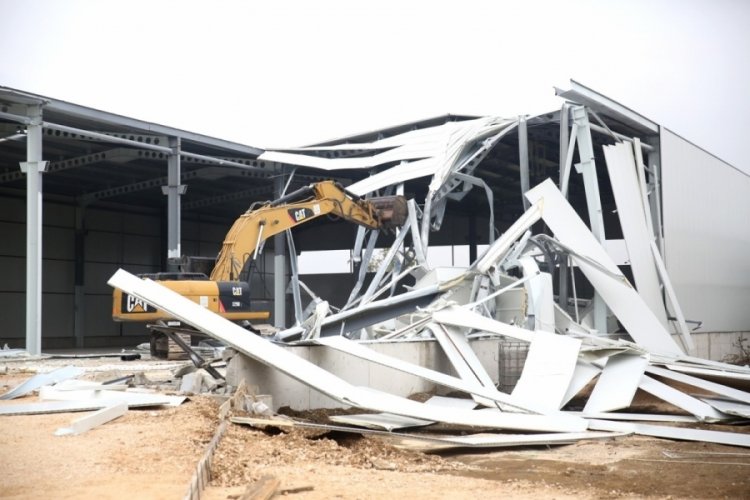 Bursa'da Yaylacık'ta ka&ccedil;ak fabrika yıkıldı