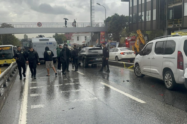 İstanbul'da 13 ara&ccedil; ve 1 TOMA birbirine girdi!