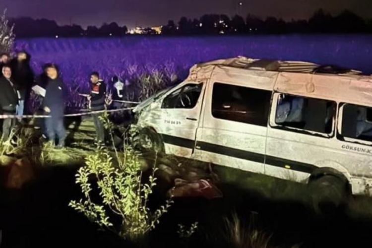 Kahramanmaraş'ta minib&uuml;s şarampole yuvarlandı! &Ouml;l&uuml; ve yaralılar var