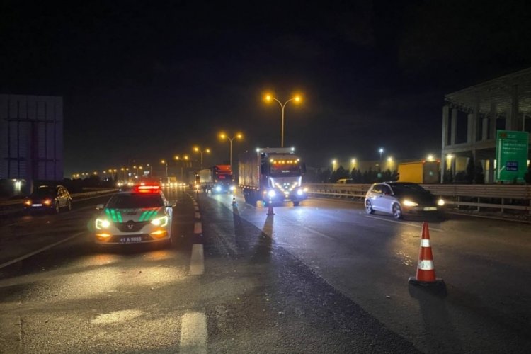 Anadolu Otoyolu'nda 2 tır &ccedil;arpıştı!
