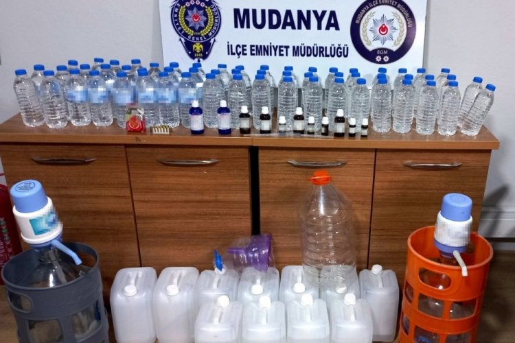 Bursa'da yapılan aramada sahte i&ccedil;ki ele ge&ccedil;irildi