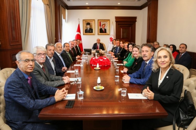 Bursa Valisi Demirtaş: Muhtarlarımızın "Muhtarlar G&uuml;n&uuml;"n&uuml; kutluyorum