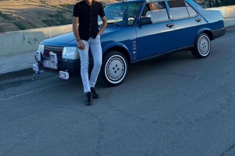 &Ccedil;akmağı &ccedil;aktı, otomobilde patlama oldu: 1 &ouml;l&uuml;, 1 yaralı